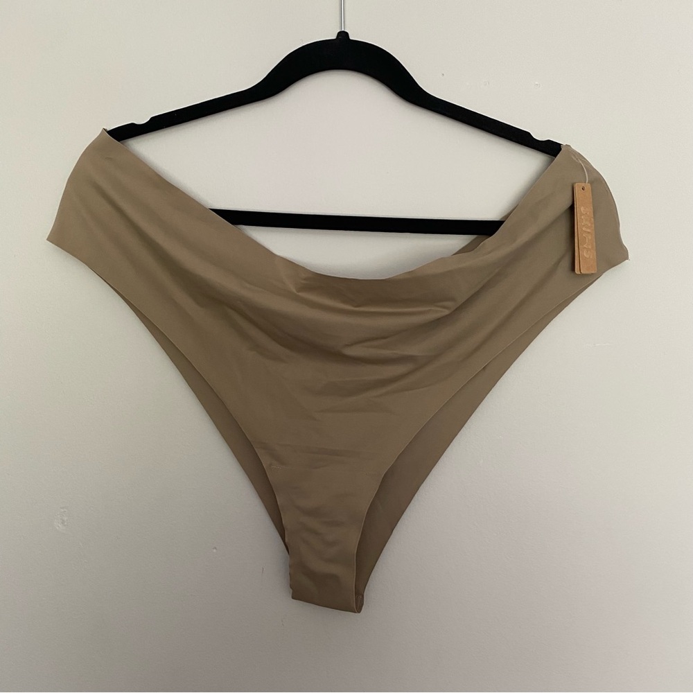 NWT SKIMS Naked Hipster Panty in Desert Size 4X